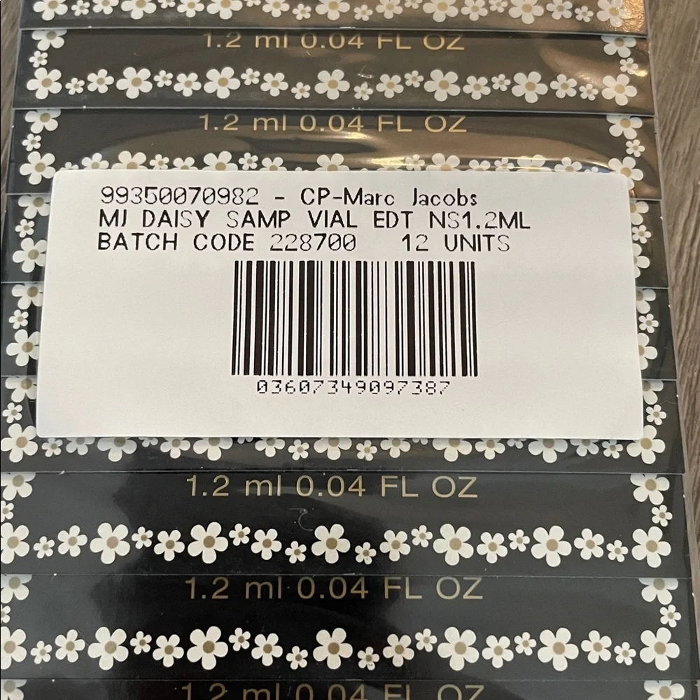NEW Sealed Sleeve of 12 Carded Sample‎ Vials Marc Jacobs Daisy 1.2 ml